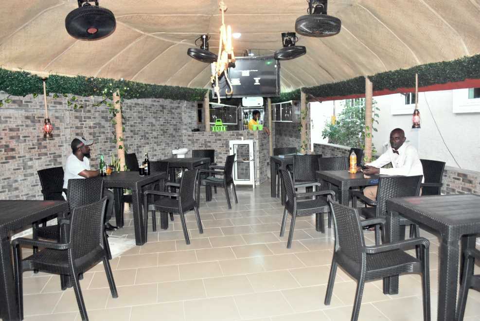 Outdoor bush bar